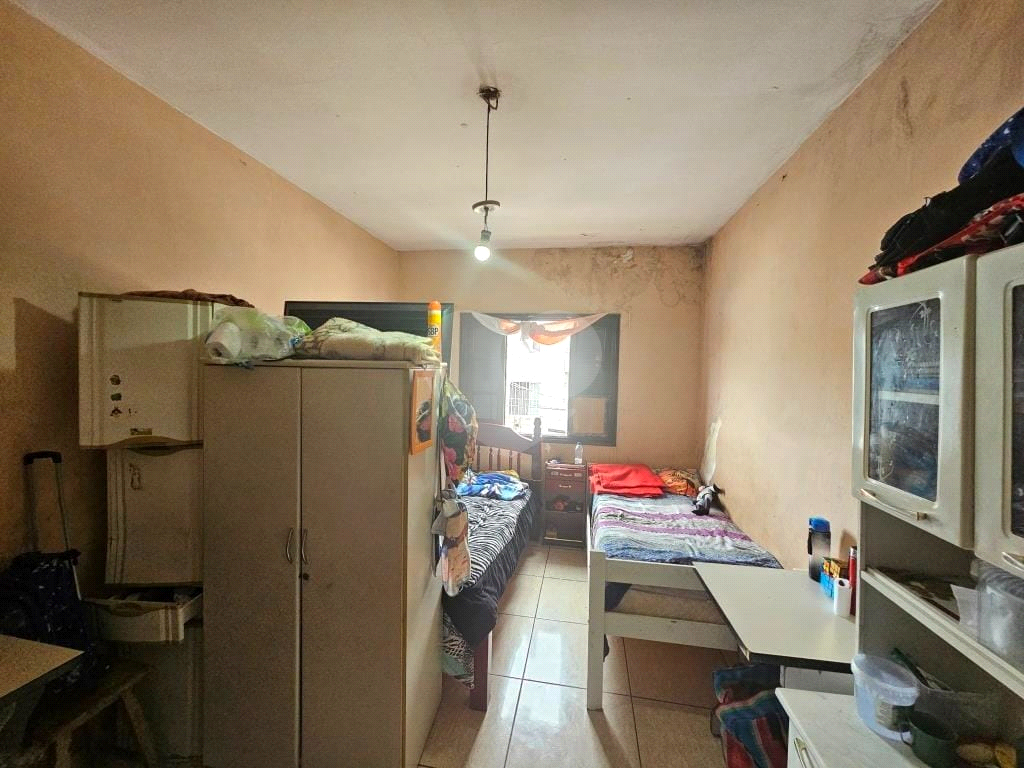 Casa 2 dormitórios, lavanderia, quintal, salão. Vila Constância