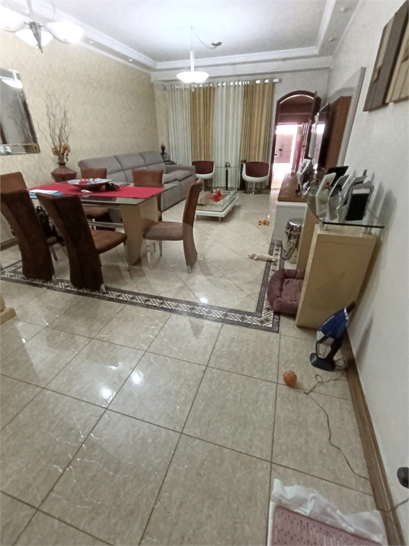 Excelente sobrado de 2 andares, muito bem distribuído para família grande. 
