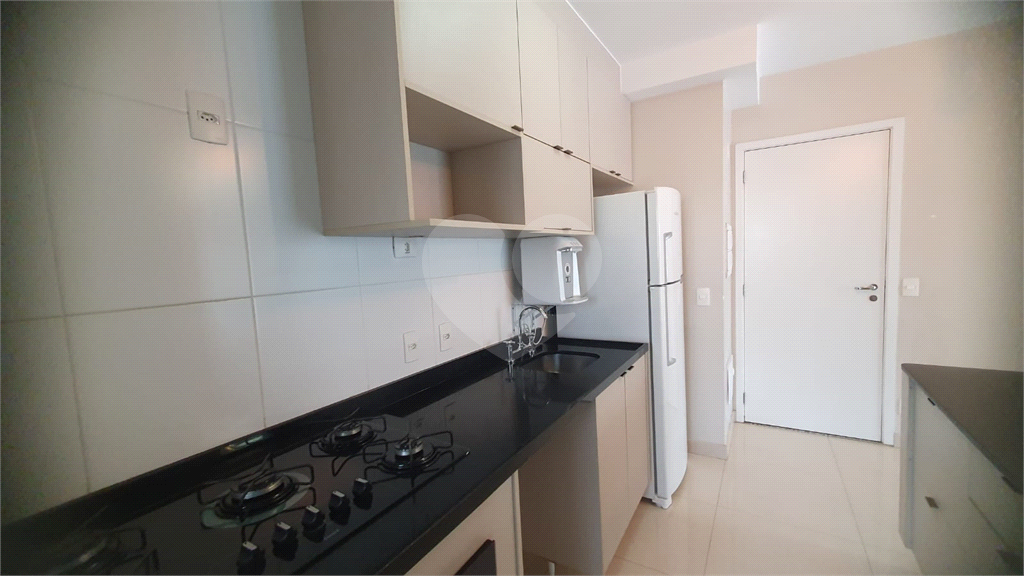Apartamento 3 quartos (1 suíte) à venda em Pinheiros – 58m², andar alto, varanda, 1 vaga – pronto para morar
