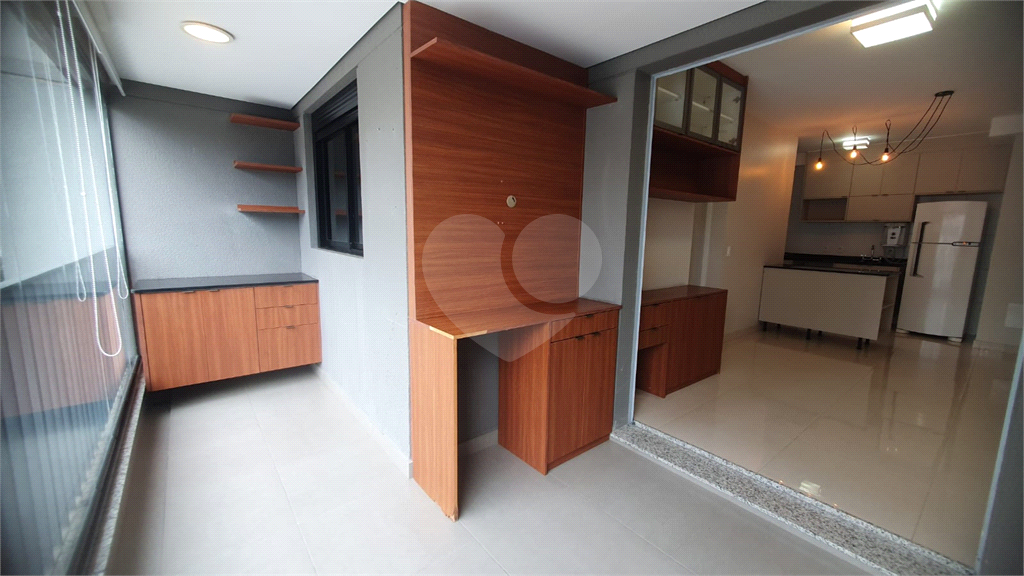 Apartamento 3 quartos (1 suíte) à venda em Pinheiros – 58m², andar alto, varanda, 1 vaga – pronto para morar