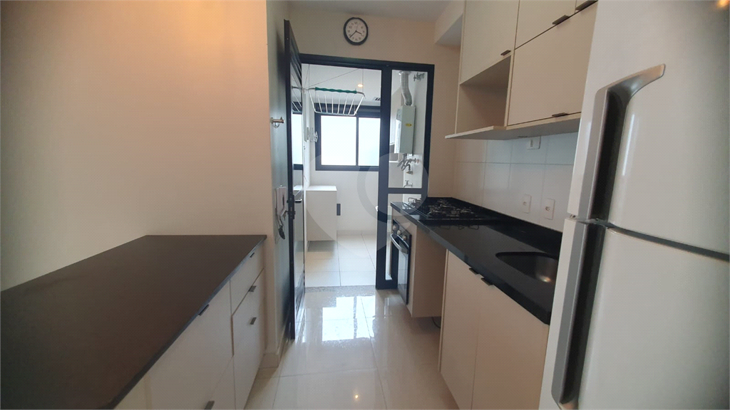 Apartamento 3 quartos (1 suíte) à venda em Pinheiros – 58m², andar alto, varanda, 1 vaga – pronto para morar