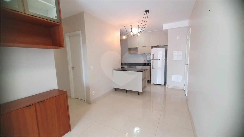 Apartamento 3 quartos (1 suíte) à venda em Pinheiros – 58m², andar alto, varanda, 1 vaga – pronto para morar