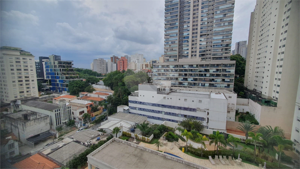 Apartamento 3 quartos (1 suíte) à venda em Pinheiros – 58m², andar alto, varanda, 1 vaga – pronto para morar