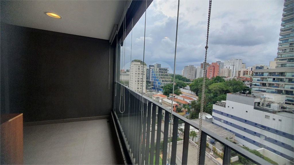 Apartamento 3 quartos (1 suíte) à venda em Pinheiros – 58m², andar alto, varanda, 1 vaga – pronto para morar