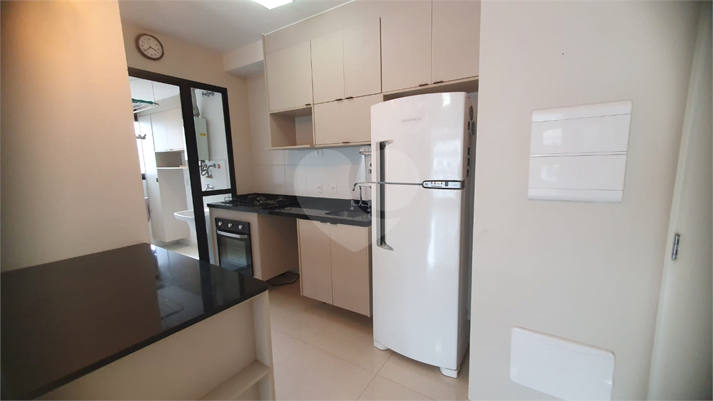 Apartamento 3 quartos (1 suíte) à venda em Pinheiros – 58m², andar alto, varanda, 1 vaga – pronto para morar