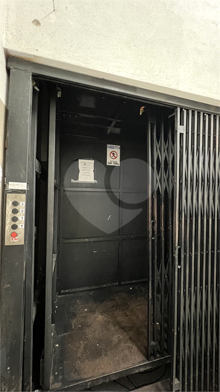 Predio Comercial com 4 andares, elevador e entrada Trifasica, próximo ao Trimais e Andorinha