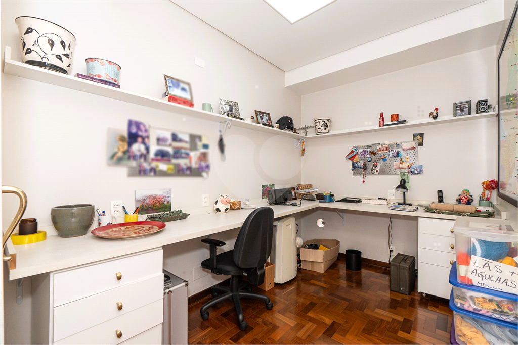 Muita iluminação natural com janelões na querida rua Pernambuco. 228m² e 4 vagas - Higienópolis. 