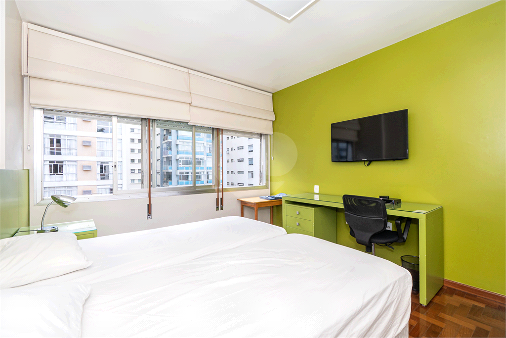 Muita iluminação natural com janelões na querida rua Pernambuco. 228m² e 4 vagas - Higienópolis. 