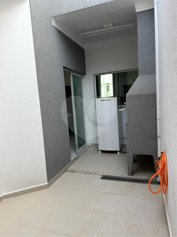 Condomínio Clube - Casa Impecavelmente Reformada