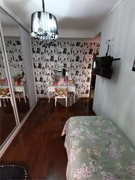 Sobrado com 4 dorms e 3 vagas no melhor da Vila Galvão