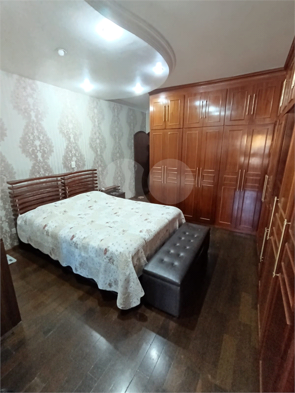 Sobrado com 4 dorms e 3 vagas no melhor da Vila Galvão