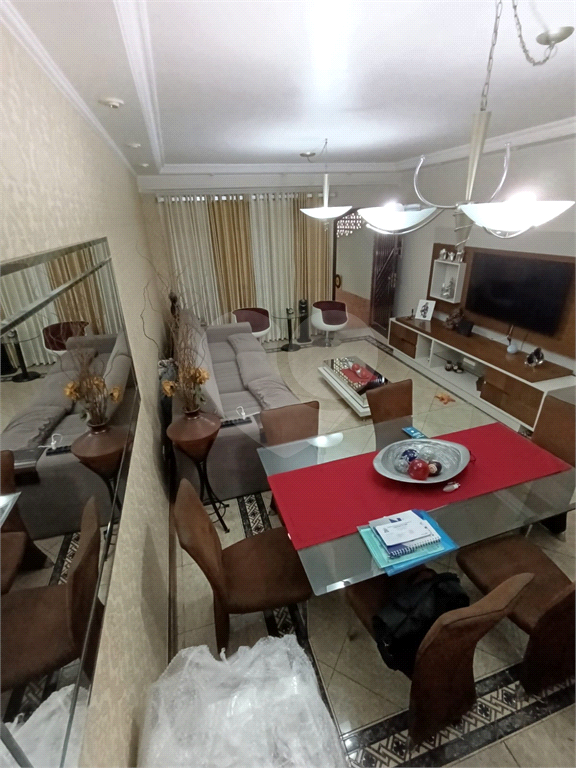 Sobrado com 4 dorms e 3 vagas no melhor da Vila Galvão