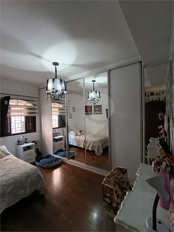 Sobrado com 4 dorms e 3 vagas no melhor da Vila Galvão