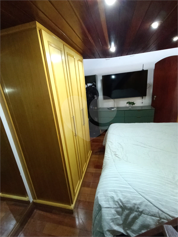 Sobrado com 4 dorms e 3 vagas no melhor da Vila Galvão