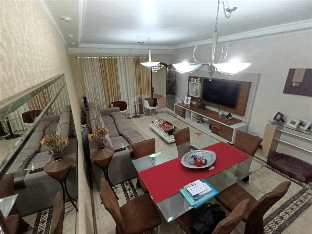 Sobrado com 4 dorms e 3 vagas no melhor da Vila Galvão