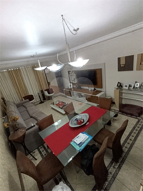 Sobrado com 4 dorms e 3 vagas no melhor da Vila Galvão