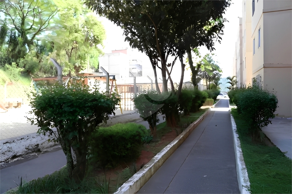 Apartamento a venda no Parque Pinheiros com 2 quartos, 1 vaga de garagem e muito bem localizado.