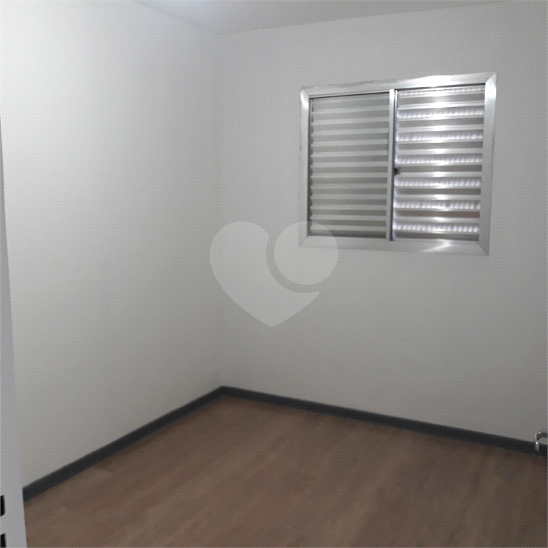 Apartamento a venda no Parque Pinheiros com 2 quartos, 1 vaga de garagem e muito bem localizado.