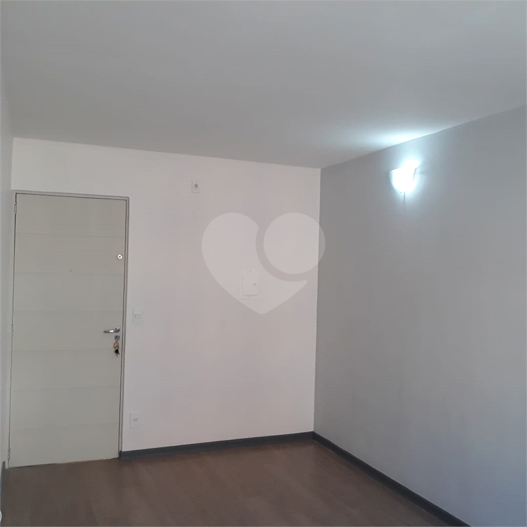 Apartamento a venda no Parque Pinheiros com 2 quartos, 1 vaga de garagem e muito bem localizado.