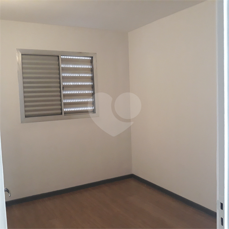 Apartamento a venda no Parque Pinheiros com 2 quartos, 1 vaga de garagem e muito bem localizado.