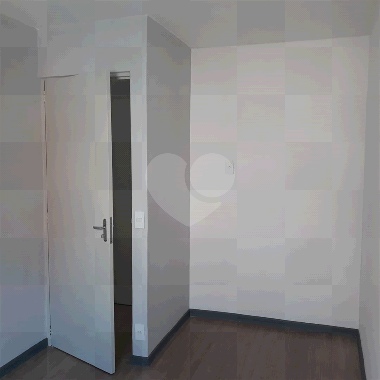 Apartamento a venda no Parque Pinheiros com 2 quartos, 1 vaga de garagem e muito bem localizado.