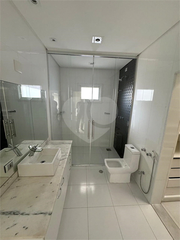 Residência moderna em condomínio fechado, a venda em Arujá. Oportunidade ! Proprietário flexível  para negociar ! 