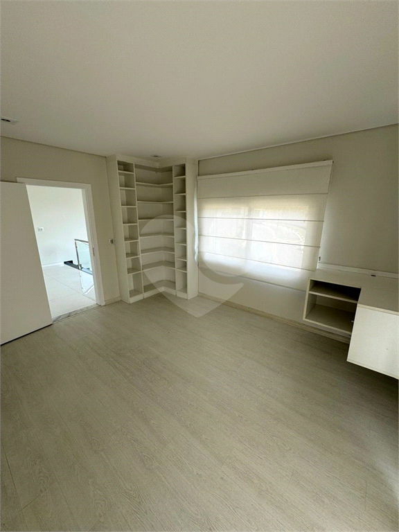 Residência moderna em condomínio fechado, a venda em Arujá. Oportunidade ! Proprietário flexível  para negociar ! 