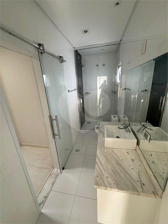 Residência moderna em condomínio fechado, a venda em Arujá. Oportunidade ! Proprietário flexível  para negociar ! 