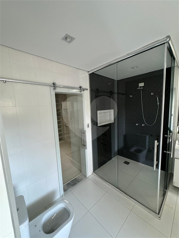 Residência moderna em condomínio fechado, a venda em Arujá. Oportunidade ! Proprietário flexível  para negociar ! 