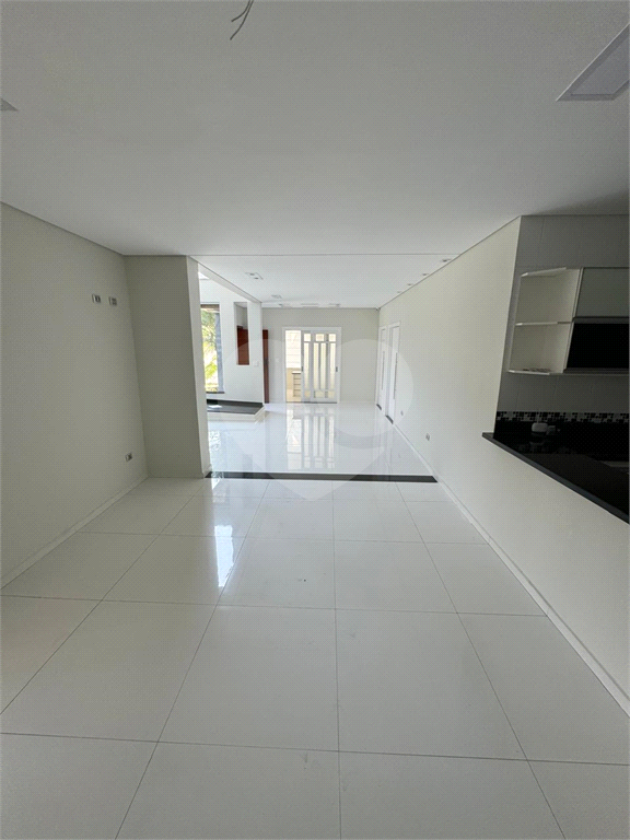 Residência moderna em condomínio fechado, a venda em Arujá. Oportunidade ! Proprietário flexível  para negociar ! 