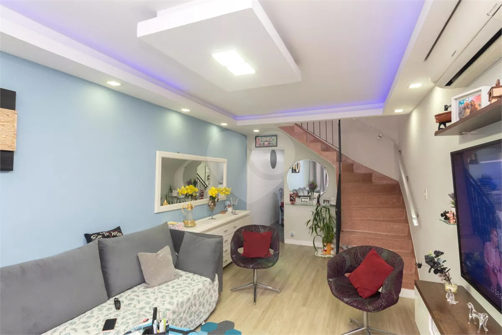 Sobrado à venda com 3 dormitórios e churrasqueira no Jardim Brasil – 130m² | 2 vagas