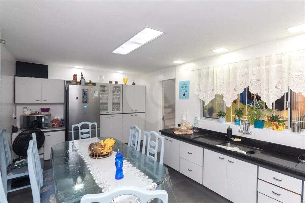 Sobrado à venda com 3 dormitórios e churrasqueira no Jardim Brasil – 130m² | 2 vagas