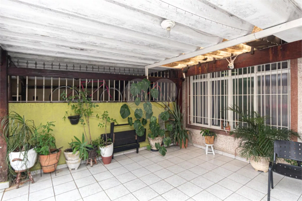 Sobrado à venda com 3 dormitórios e churrasqueira no Jardim Brasil – 130m² | 2 vagas