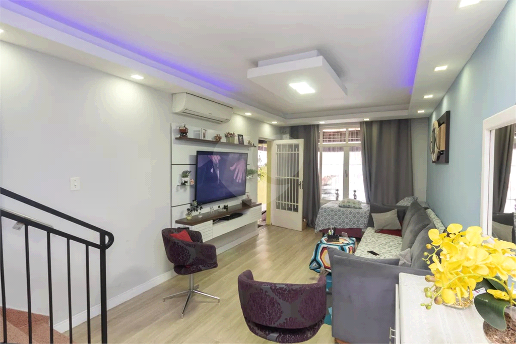 Sobrado à venda com 3 dormitórios e churrasqueira no Jardim Brasil – 130m² | 2 vagas