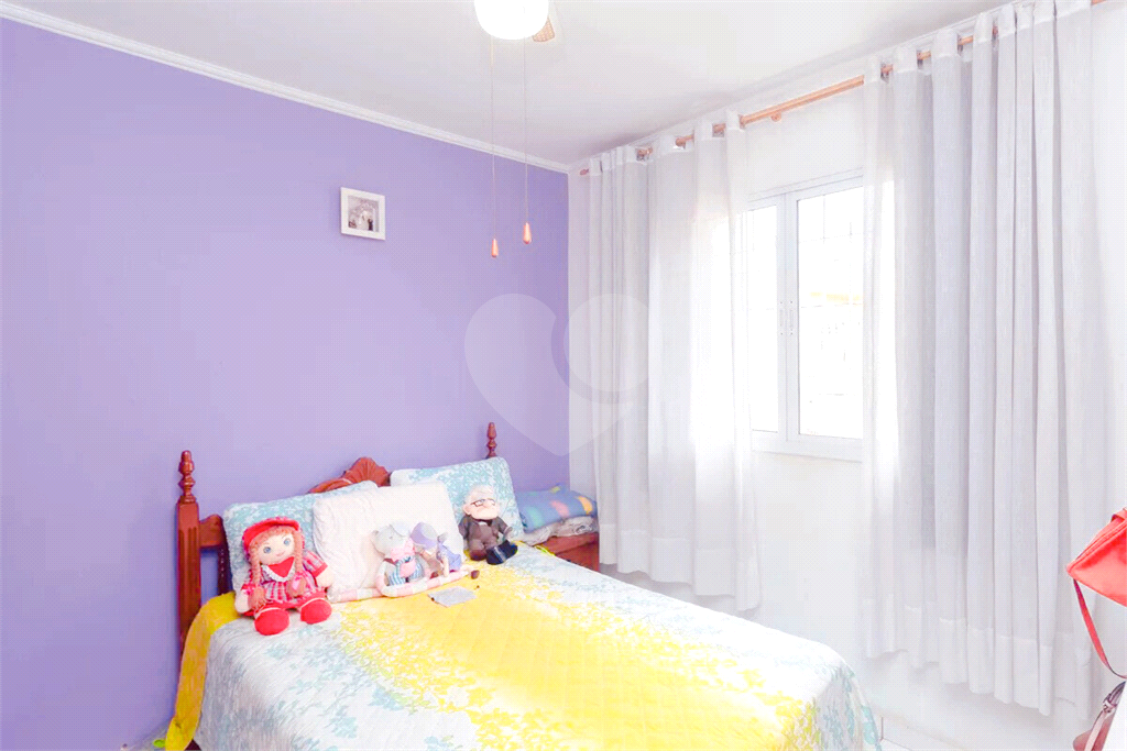 Sobrado à venda com 3 dormitórios e churrasqueira no Jardim Brasil – 130m² | 2 vagas