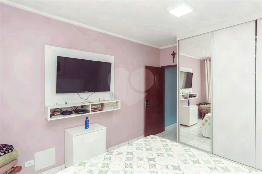 Sobrado à venda com 3 dormitórios e churrasqueira no Jardim Brasil – 130m² | 2 vagas