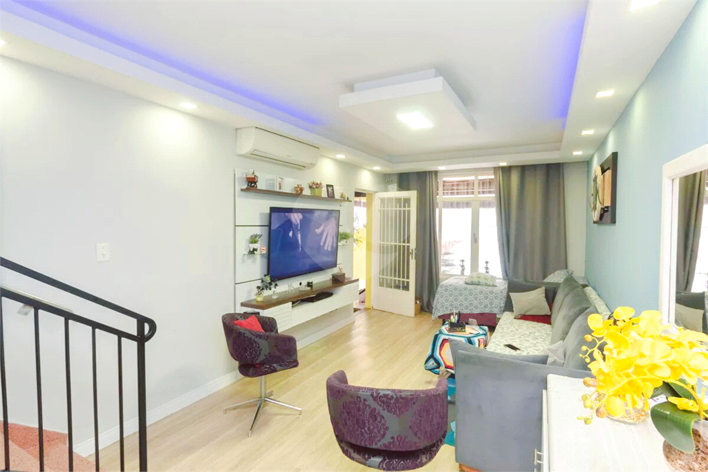 Sobrado à venda com 3 dormitórios e churrasqueira no Jardim Brasil – 130m² | 2 vagas