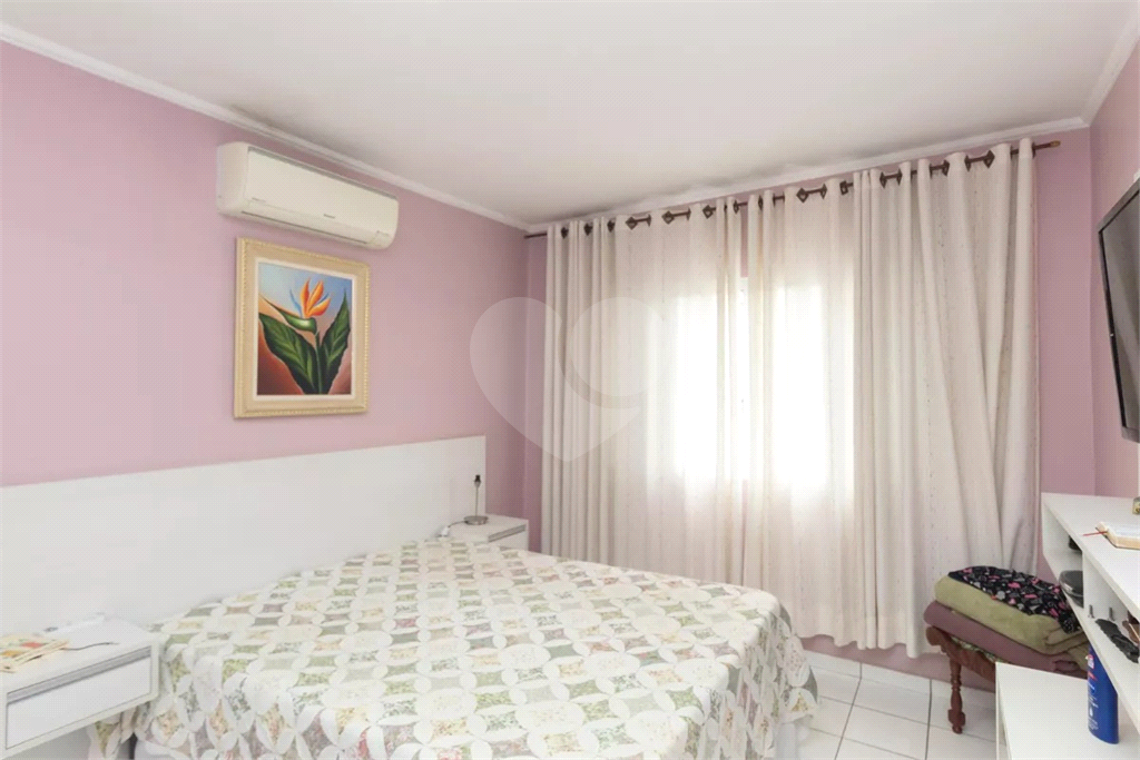 Sobrado à venda com 3 dormitórios e churrasqueira no Jardim Brasil – 130m² | 2 vagas
