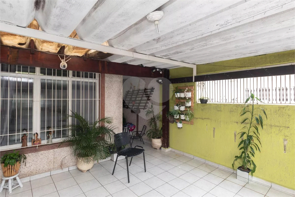 Sobrado à venda com 3 dormitórios e churrasqueira no Jardim Brasil – 130m² | 2 vagas