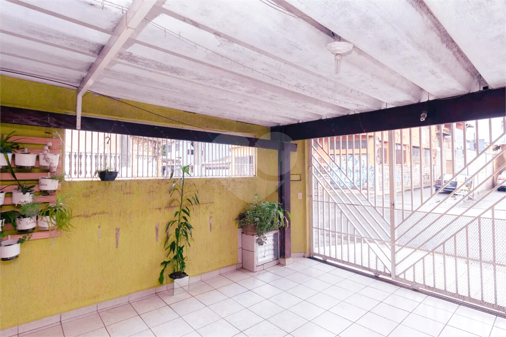 Sobrado à venda com 3 dormitórios e churrasqueira no Jardim Brasil – 130m² | 2 vagas