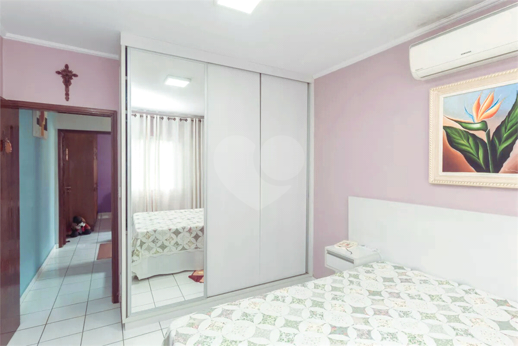 Sobrado à venda com 3 dormitórios e churrasqueira no Jardim Brasil – 130m² | 2 vagas