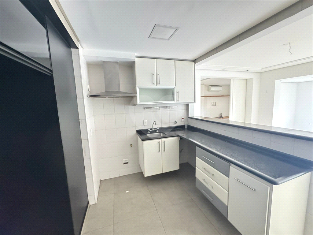 Apartamento à venda em Pinheiros com 2 quartos (1 suíte), 90m², varanda integrada, condomínio com lazer – Casa Pinheiros