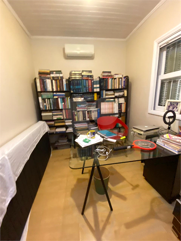 Sobrado com 369 m² três suítes no Alto de Pinheiros