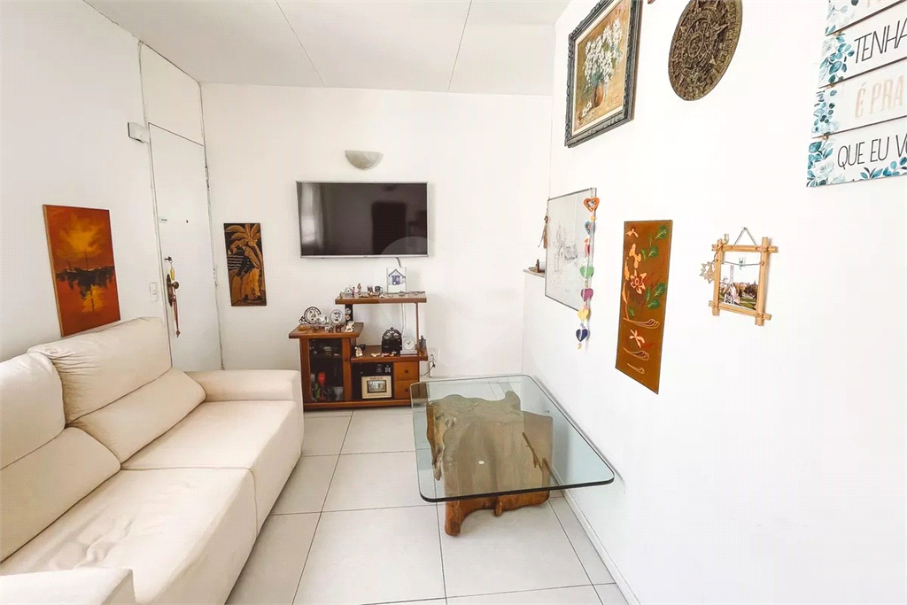 Apartamento de 2 dormitórios com 1 vaga - condomínio com piscina
