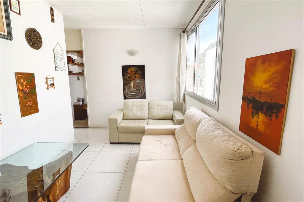 Apartamento de 2 dormitórios com 1 vaga - condomínio com piscina