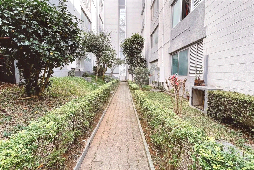Apartamento de 2 dormitórios com 1 vaga - condomínio com piscina