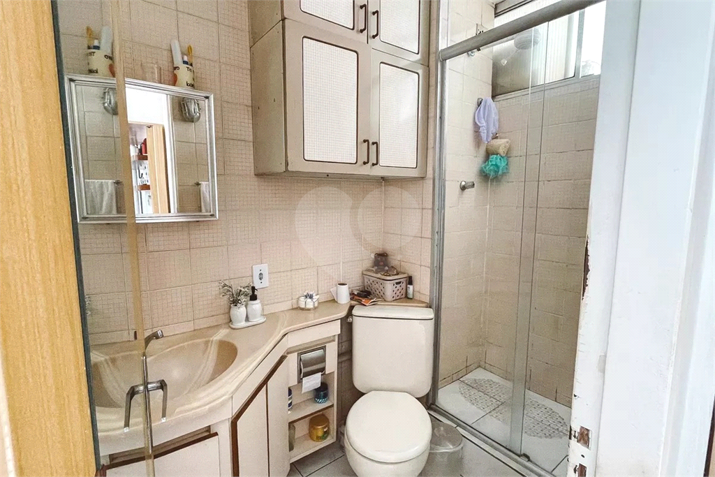 Apartamento de 2 dormitórios com 1 vaga - condomínio com piscina