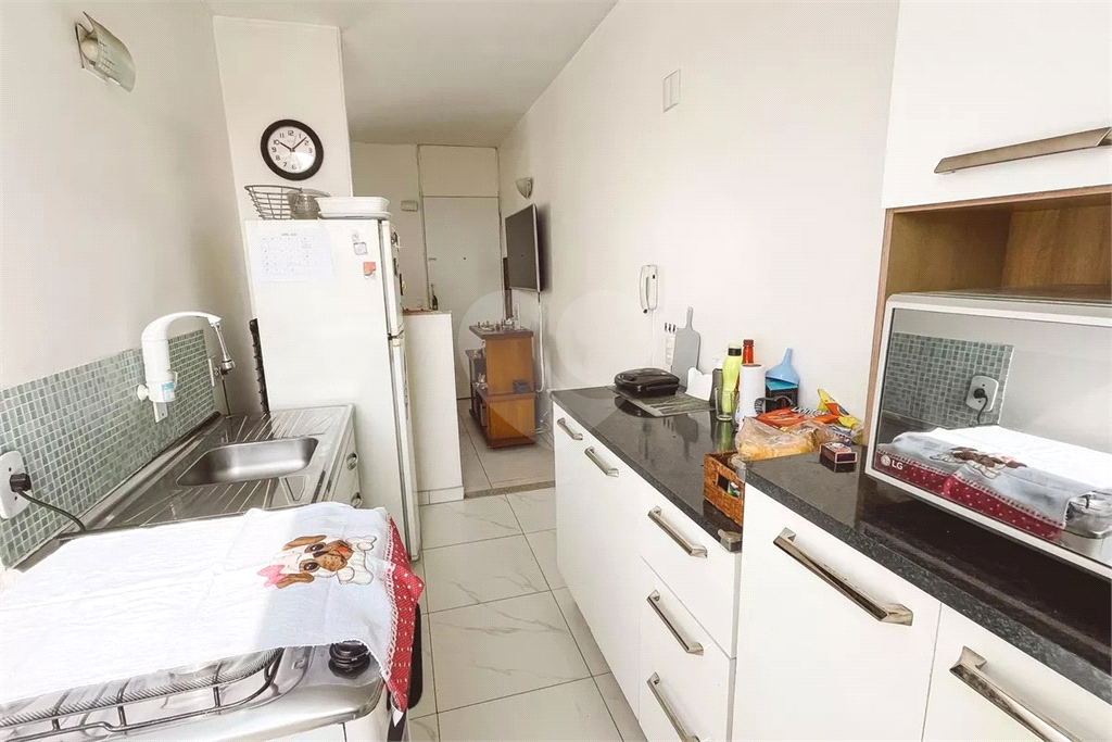 Apartamento de 2 dormitórios com 1 vaga - condomínio com piscina