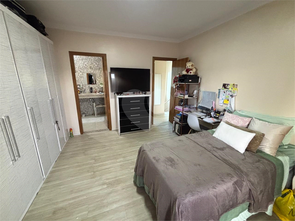 Sobrado com 3 suítes, piscina e espaço gourmet completo