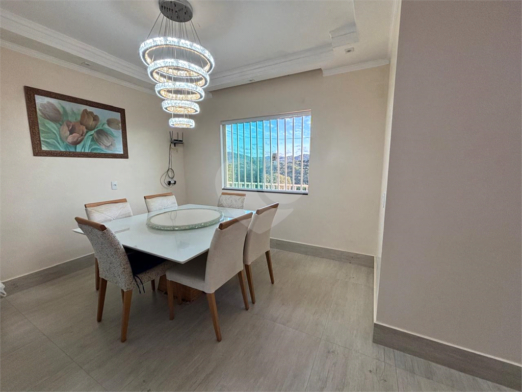 Sobrado com 3 suítes, piscina e espaço gourmet completo